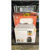 Image 1 : 5.3 QUART STAND MIXER & SIX SPEED BLENDER