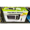Image 1 : HAMILTON BEACH 0.7 CU. FT CAPACITY MICROWAVE OVEN