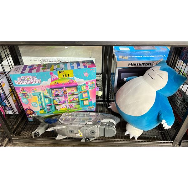 DREAMWORKS GABBYS DOLLHOUSE, POKEMON SNORELAX & SHARK TOY