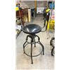 Image 2 : BLACK SWIVEL BAR STOOL