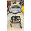 Image 1 : BLACK + RED SWIVEL GAMES CHAIR