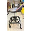 Image 2 : BLACK + RED SWIVEL GAMES CHAIR