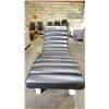 Image 2 : BLACK LEATHER LOUNGER