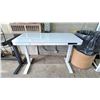 Image 2 : 4 ADJUSTABLE HEIGHT DESKS *WORKING CONDITION UNKNOWN/PARTS & REPAIR*