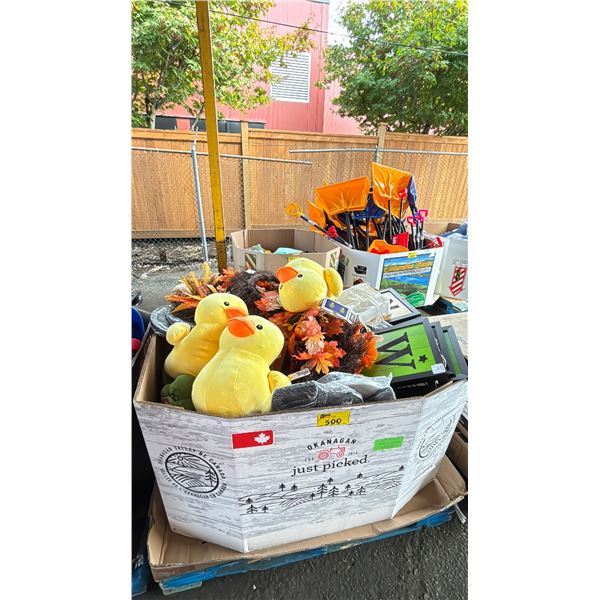 PALLET OF HALLOWEEN DECOR ITEMS *MUST TAKE ALL ON PALLET*