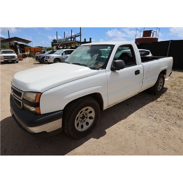 2005 Chevrolet Pickup Truck License 701TTC, 89389 Miles  (Starts & Runs - See video)