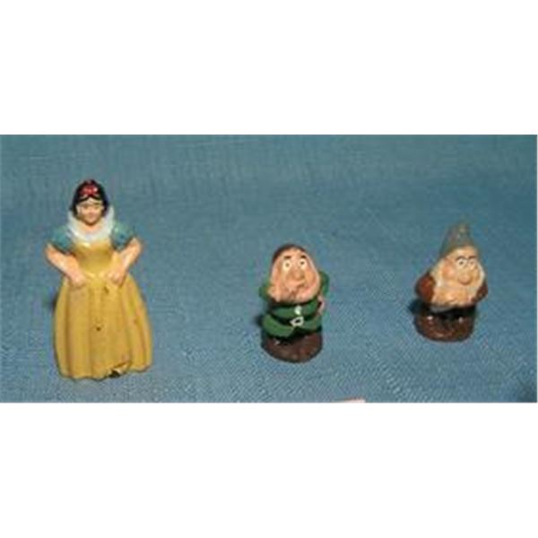 Snow White and 2 of the 7 dwarfs Disneykins