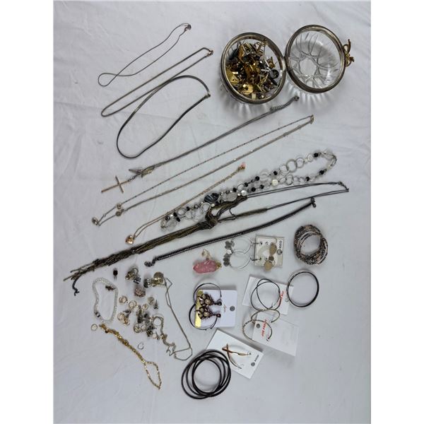 Assortment of Jewellery