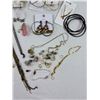 Image 2 : Assortment of Jewellery
