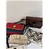 Image 3 : Variety of Purses and Wallets
