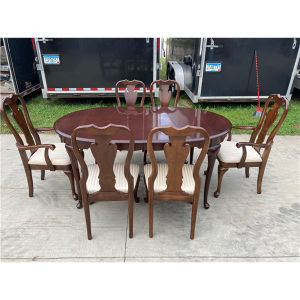 FINE CHERRY DINING TABLE WITH SIX SPLAT-BACK CHAIRS (TWO CAPTAINS)