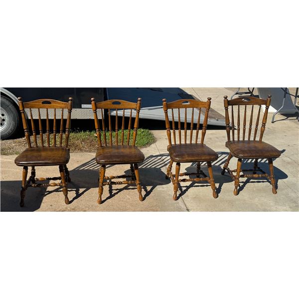 HEIRLOOM WINDSOR STYLE CHAIRS, SET OF FOUR