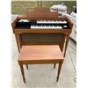 Image 1 : LOWREY ELECTRIC ORGAN - WORKS!