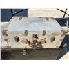 Image 13 : LOT OF VINTAGE TRUNKS