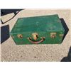 Image 15 : LOT OF VINTAGE TRUNKS
