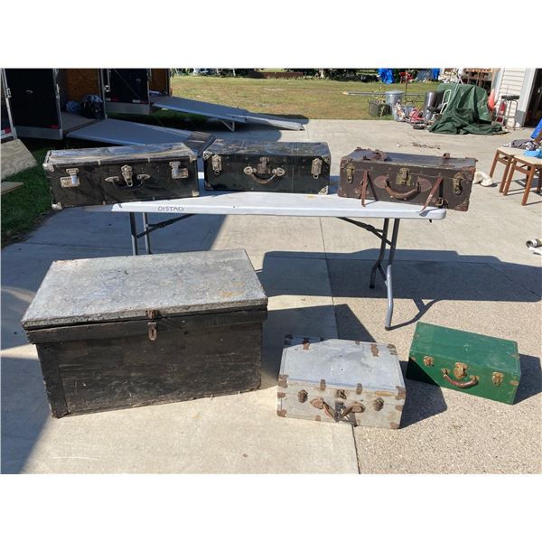 LOT OF VINTAGE TRUNKS