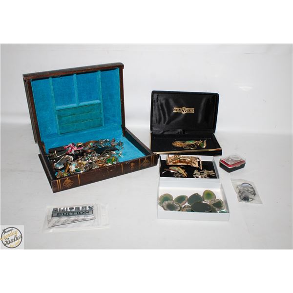 FLAT OF ASSORTED JEWELRY