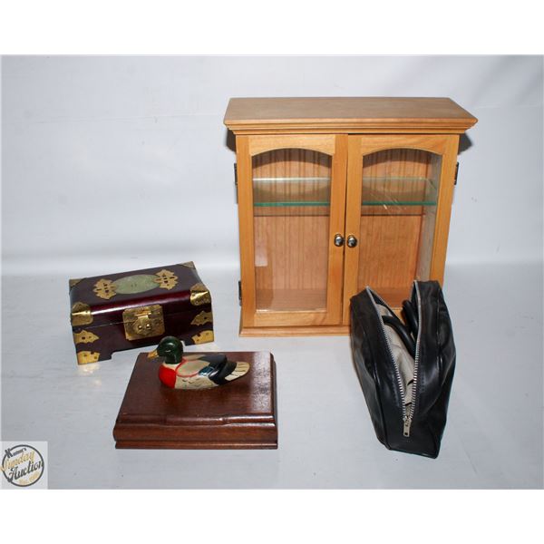 FLAT OF WOODEN TRINKET BOXES & SMALL CURIO CABINET