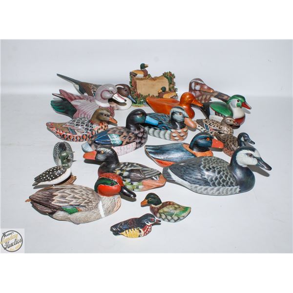 FLAT OF VARIOUS WOOD CARVED DUCKS