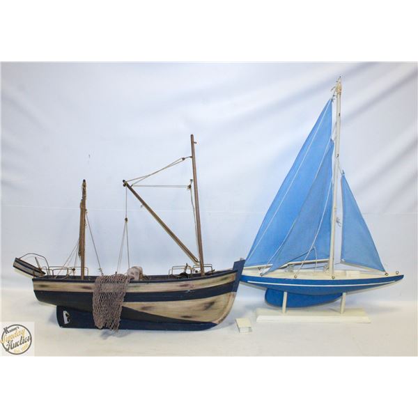 LOT OF 2 SHIP / BOAT MODELS