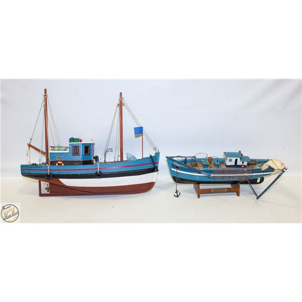 FLAT OF 2 WOODEN SHIP MODELS