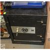 Image 1 : 18.5" X 18.5" X 23.5" ESTATE SAFE LOCKED WITH CURRENCY