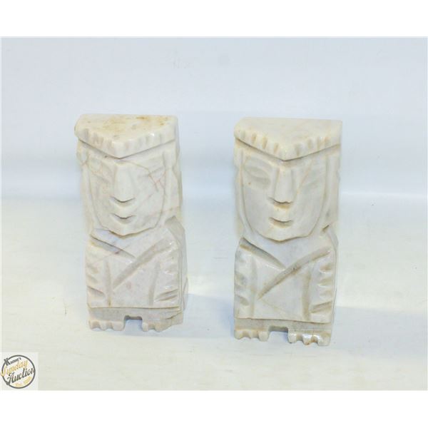 PAIR OF CARVED ALABASTER FIGURINES