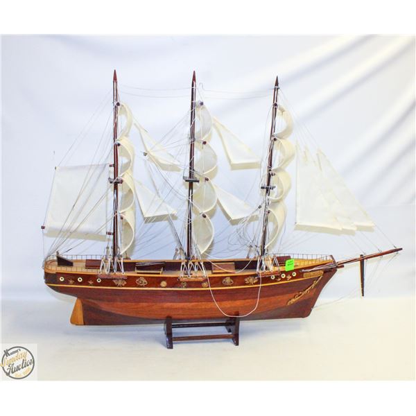 WOODEN MODEL SHIP - CUTTY SARK REPLICA W/ SAILS
