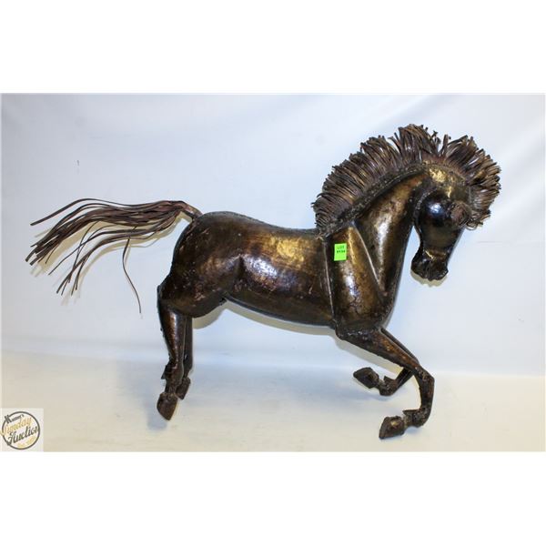 METAL HORSE STATUE