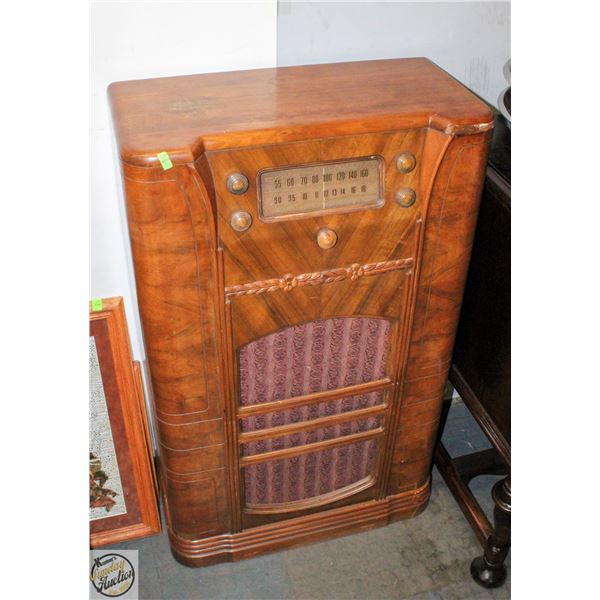 1930'S-1940'S FLOOR CONSOLE TUBE RADIO - ART DECO