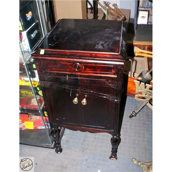 VICTOR ORTHOPHONIC VICTROLA VV 4-3 FLOOR MODEL