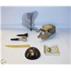 Image 1 : FLAT W/ SKULL, ENCASED SCORPION, ASHTRAY & MORE