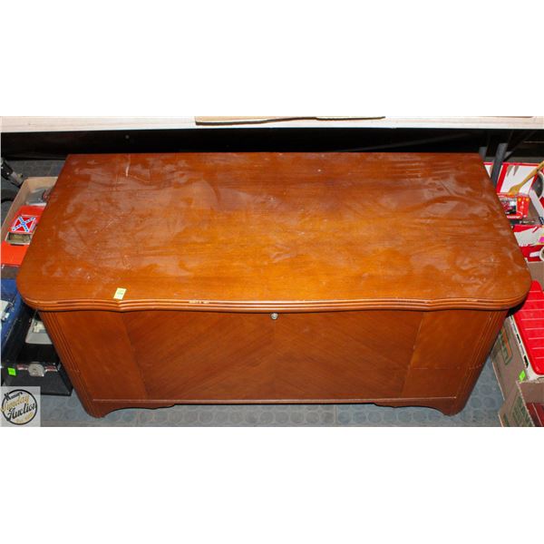 SOLID WOOD STORAGE CHEST