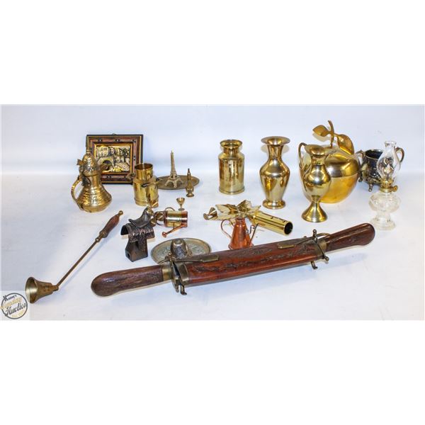 LOT OF BRASS COLLECTIBLES INCLUDES WOODEN/BRASS