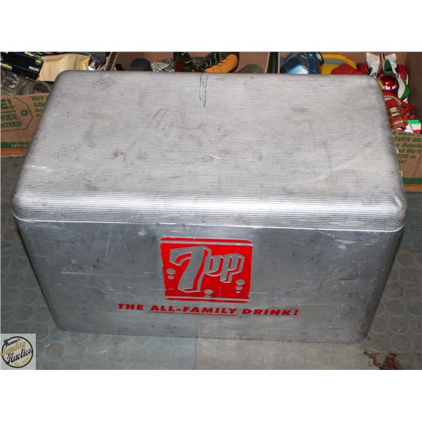 VINTAGE 1950'S (APPROX ) 7UP COOLER - SLOGAN OF