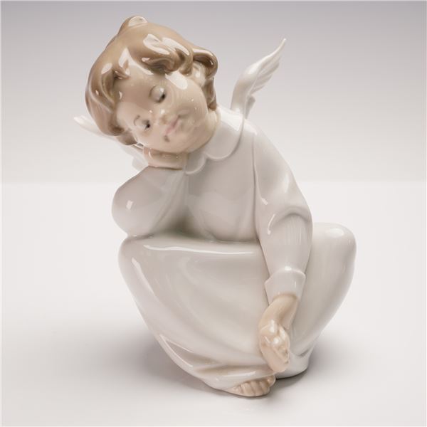 Lladro Porcelain Figurine, Cherub, Dreaming 01004961