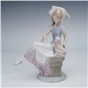 Image 1 : Lladro Porcelain Figurine Picture Perfect 01007612