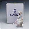 Image 7 : Lladro Porcelain Figurine Picture Perfect 01007612