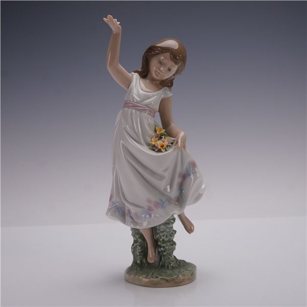 Lladro Porcelain Figurine, Garden Dance 1006580