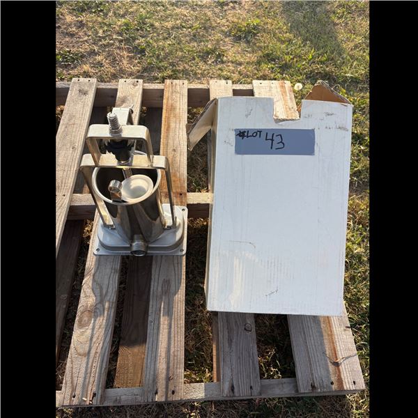 MANUAL SAUSAGE STUFFER - NEW