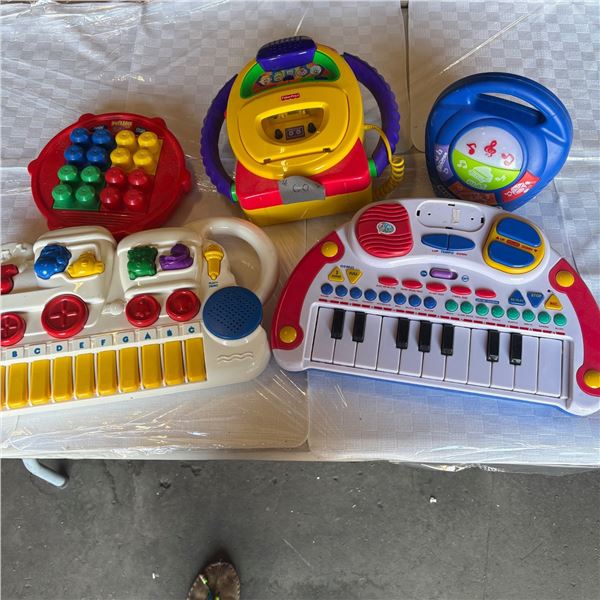 LOT OF MUSICAL TOYS