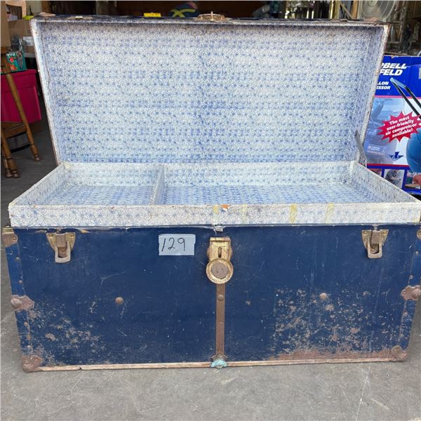 VINTAGE CHEST