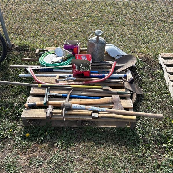 LOT OF GARDEN TOOLS