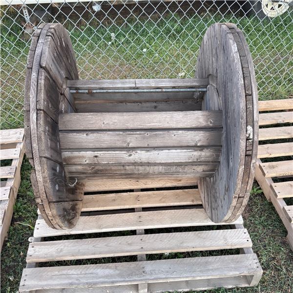 WOODEN WHEEL FLOWER POT