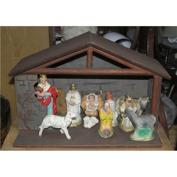 Wooden manger with 11 figures