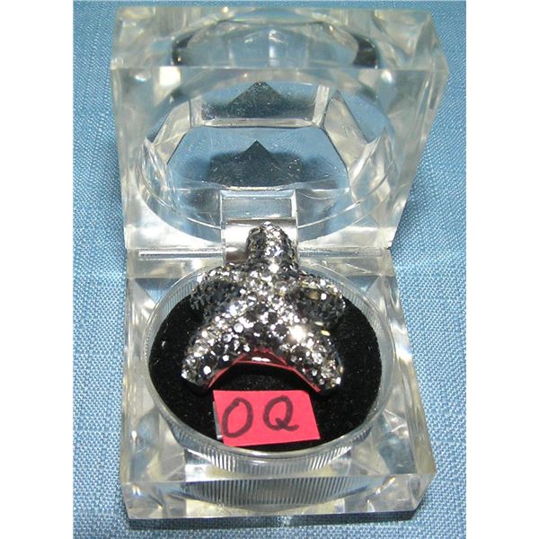 Quality star fish ring with rhinestone