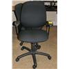 Image 1 : Lot of 4 Office Chairs