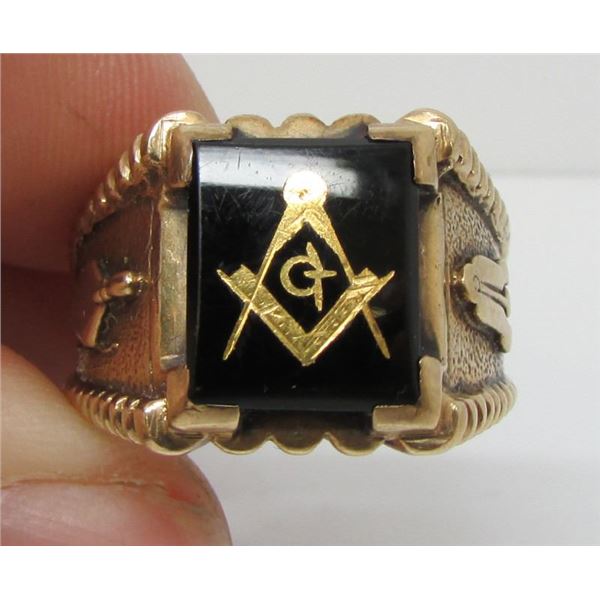 10 Kt Yellow Gold & Onyx Mens Masonic Ring - Size 10