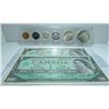 Image 1 : 1967 Canadian Currecny Collection - 2 Bank Of Canada Notes & 1 Full Coin Set