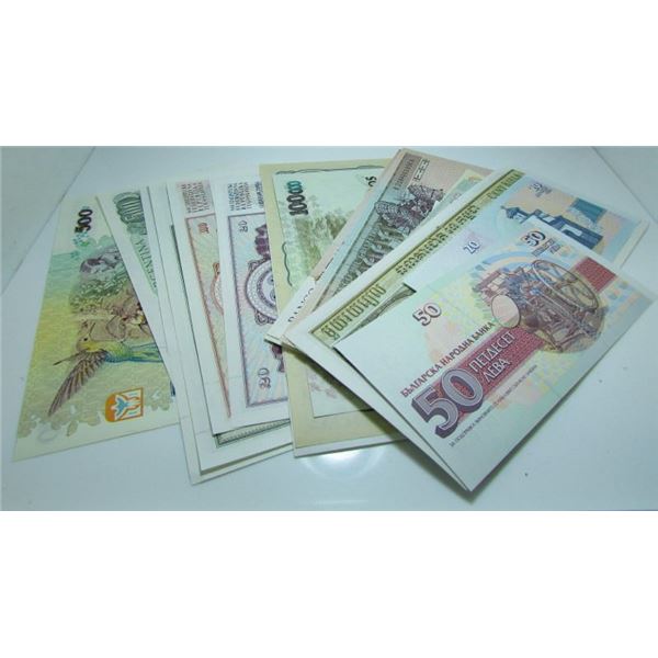 Collection Of 25 Foreign Bank Notes - Assorted Countries - All EX - Near Mint